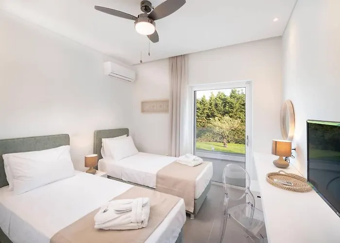 Villa Melia With Heated Pool