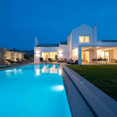 Melia With Heated Pool Vilă