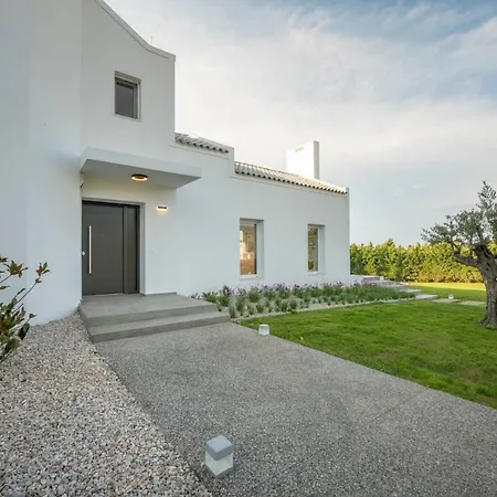 Melia With Heated Pool Willa