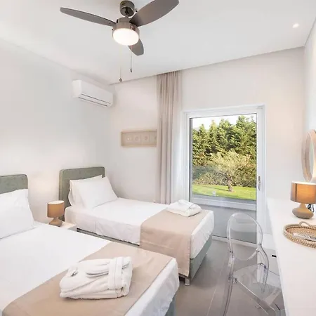 Villa Melia With Heated Pool