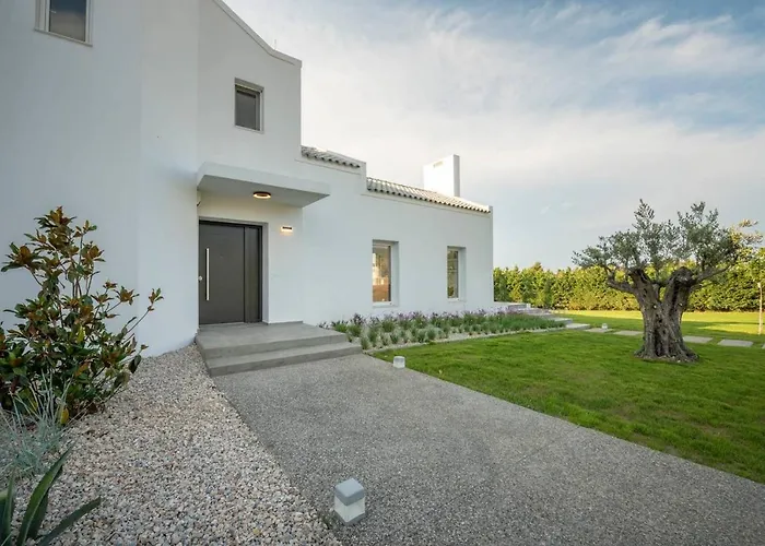 Melia With Heated Pool Willa