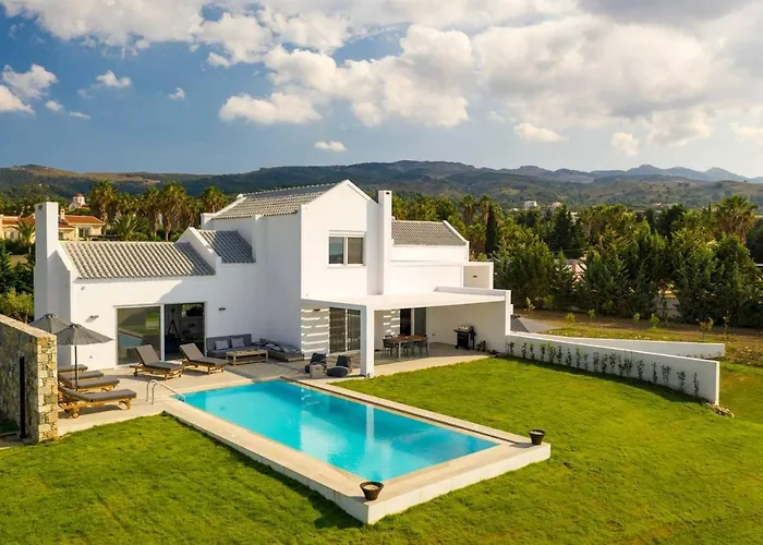 Melia With Heated Pool Willa *