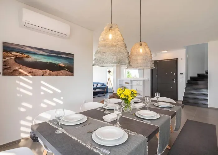 Melia With Heated Pool Willa *